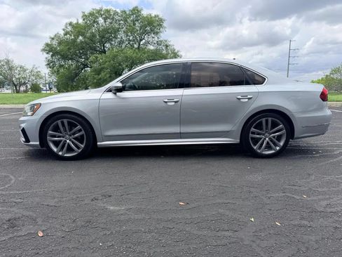 Used 2017 Volkswagen Passat 1.8T R-Line FWD image 4