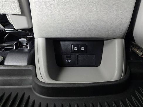 Used 2018 Toyota Highlander XLE AWD/4WD image 50