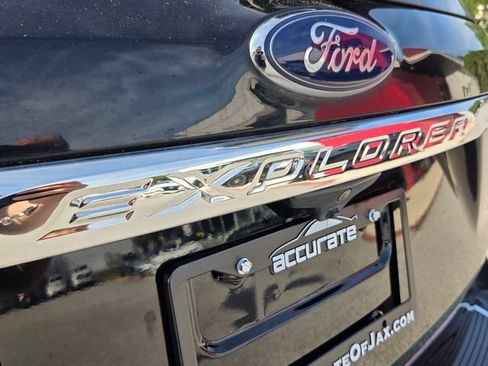 Used 2018 Ford Explorer XLT w/ Equipment Group 202A AWD/4WD image 14
