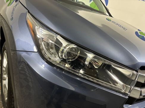 Used 2018 Toyota Highlander AWD V6 image 31