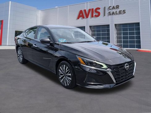 Used 2025 Nissan Altima 2.5 SV FWD image 3