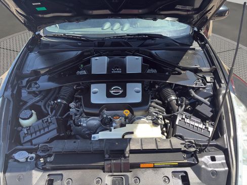 Used 2009 Nissan 370Z Touring RWD image 22
