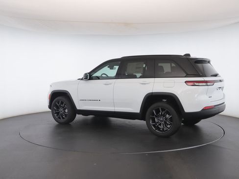 New 2025 Jeep Grand Cherokee Limited image 21