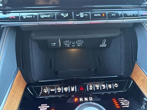 Used 2024 Jeep Grand Wagoneer Series III w/ HD Trailer Tow Package image 34