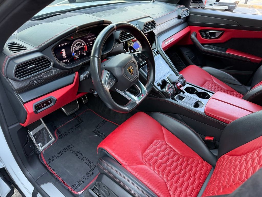 Used 2021 Lamborghini Urus AWD/4WD image 24