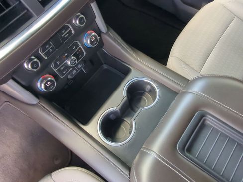 Used 2023 GMC Yukon SLE image 21