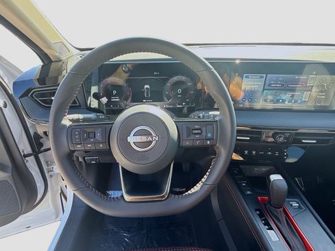 Used 2025 Nissan Kicks SR FWD image 10