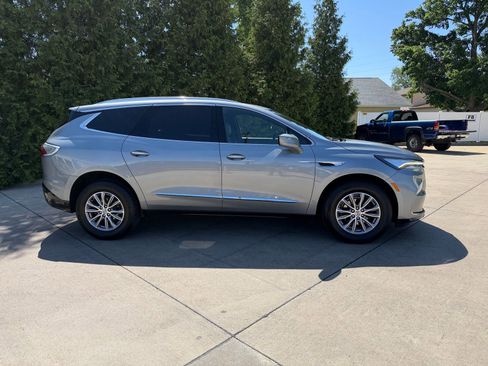 Used 2023 Buick Enclave Essence AWD/4WD image 12