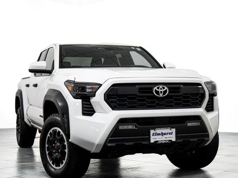 Used 2025 Toyota Tacoma TRD Off-Road AWD/4WD image 3