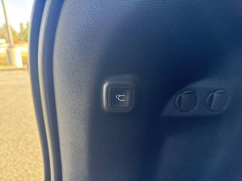 Used 2022 Jeep Cherokee Limited image 17