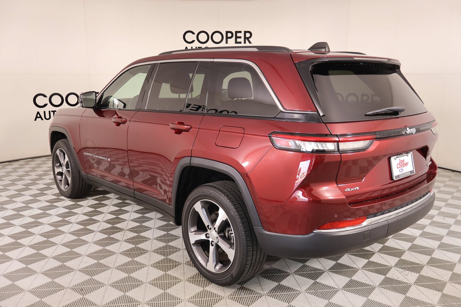 Used 2023 Jeep Grand Cherokee Limited w/ Trailer Tow Prep Group (B) AWD/4WD image 23