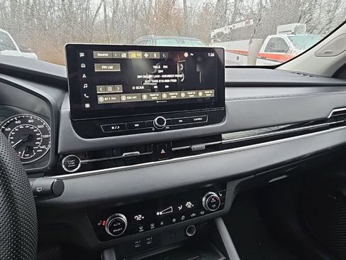 Used 2025 Mitsubishi Outlander SE image 23