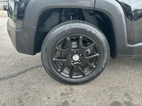 Used 2021 Jeep Renegade Latitude AWD/4WD image 27