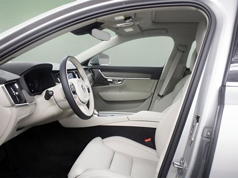 Certified 2025 Volvo S90 B6 Ultra image 6