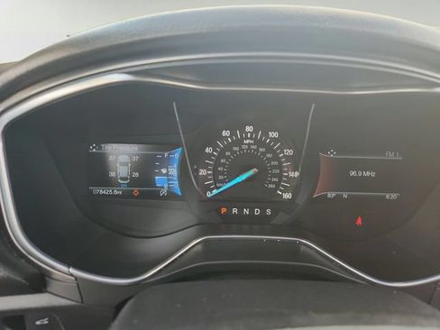 Used 2017 Ford Fusion SE w/ Fusion SE Technology Package FWD image 10