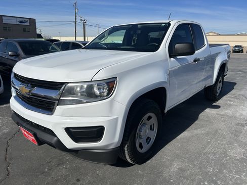 Used 2020 Chevrolet Colorado W/T image 2