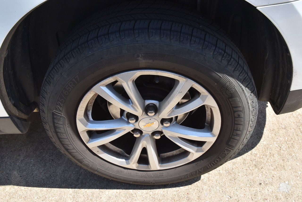 Used 2017 Chevrolet Equinox LT w/ Convenience Package FWD image 12