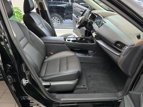 Used 2023 Nissan Rogue SV w/ SV Premium B Package image 21