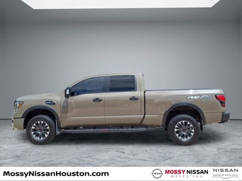 Used 2023 Nissan Titan PRO-4X AWD/4WD image 5