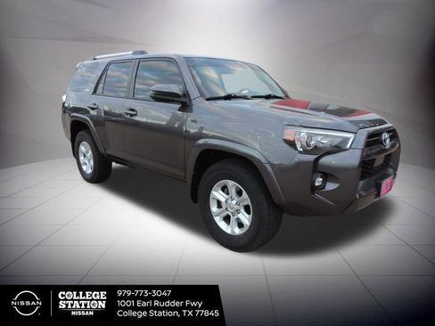 Used 2021 Toyota 4Runner SR5 image 3