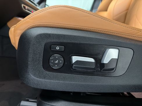Used 2025 BMW X5 xDrive50e w/ Premium Package AWD/4WD image 9