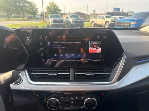 Used 2025 Chevrolet Trax LT FWD image 18