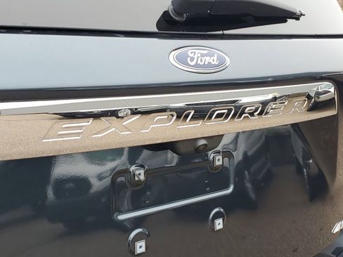 Certified 2023 Ford Explorer XLT w/ Class IV Trailer Tow Package image 6