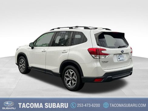 Used 2020 Subaru Forester Premium image 3