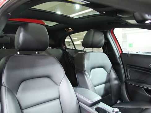 Certified 2019 Mercedes-Benz GLA 250 4MATIC image 22