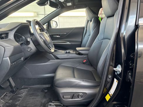Used 2024 Toyota Venza Nightshade image 12