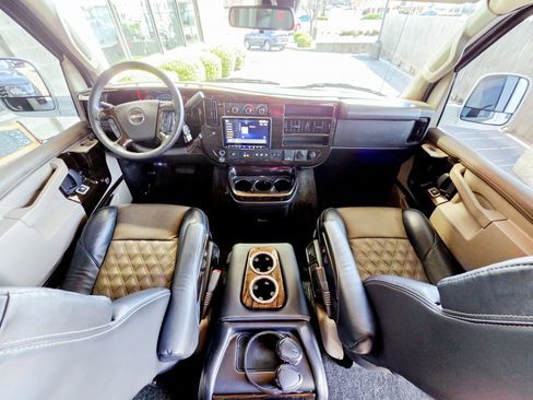 Used 2025 GMC Savana 2500 w/ Driver Convenience Package image 2