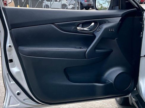 Used 2020 Nissan Rogue SL image 20