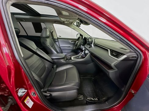 Used 2019 Toyota RAV4 Limited w/ Advanced Technology Package FWD image 34