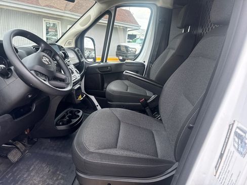 Used 2025 RAM ProMaster 2500 w/ U-Haul Equipment Group FWD image 9