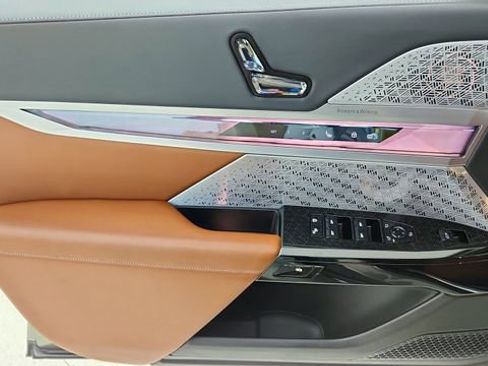 Used 2023 BMW i7 xDrive60 image 35