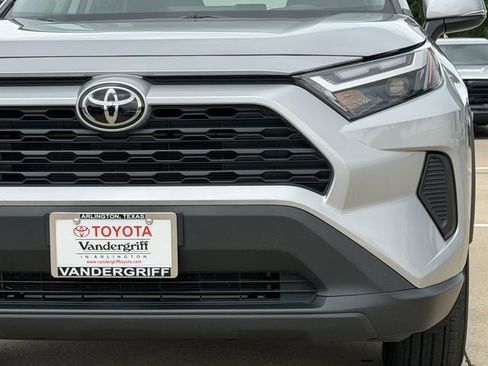 Used 2025 Toyota RAV4 XLE FWD image 9