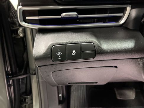 Used 2025 Hyundai Elantra SEL image 22