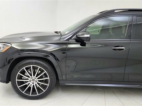Used 2025 Mercedes-Benz GLS 450 4MATIC image 9