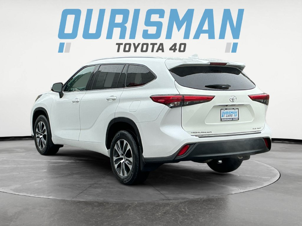 Used 2022 Toyota Highlander XLE AWD/4WD image 5