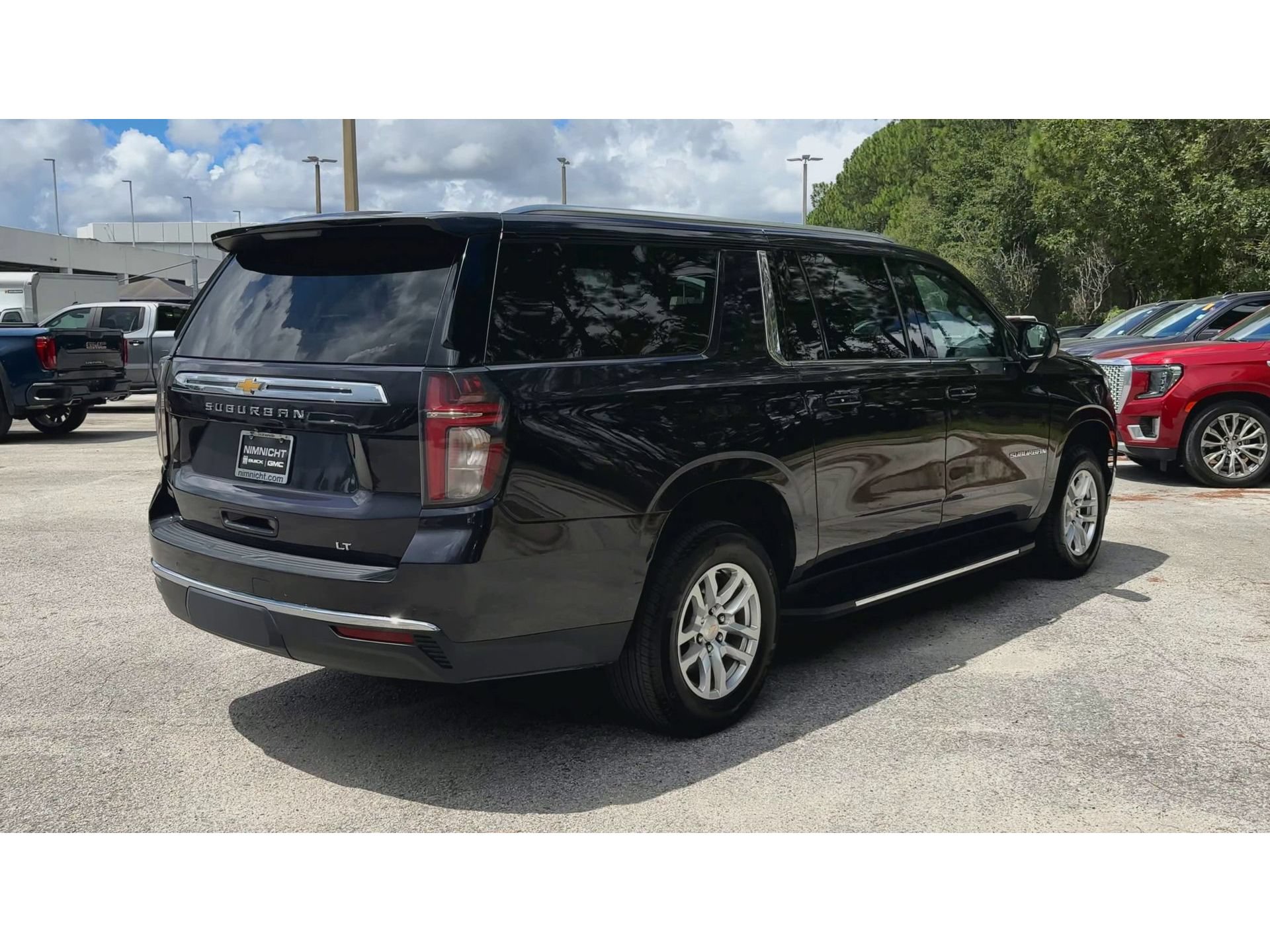 Certified 2024 Chevrolet Suburban LT AWD/4WD image 8