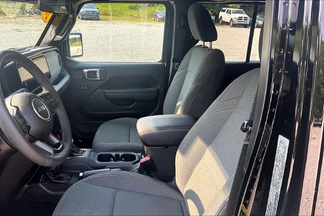 Used 2025 Jeep Gladiator Sport AWD/4WD image 22