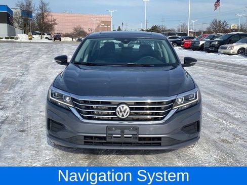 Used 2022 Volkswagen Passat 2.0T image 3