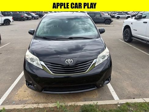Used 2017 Toyota Sienna LE AWD/4WD image 2
