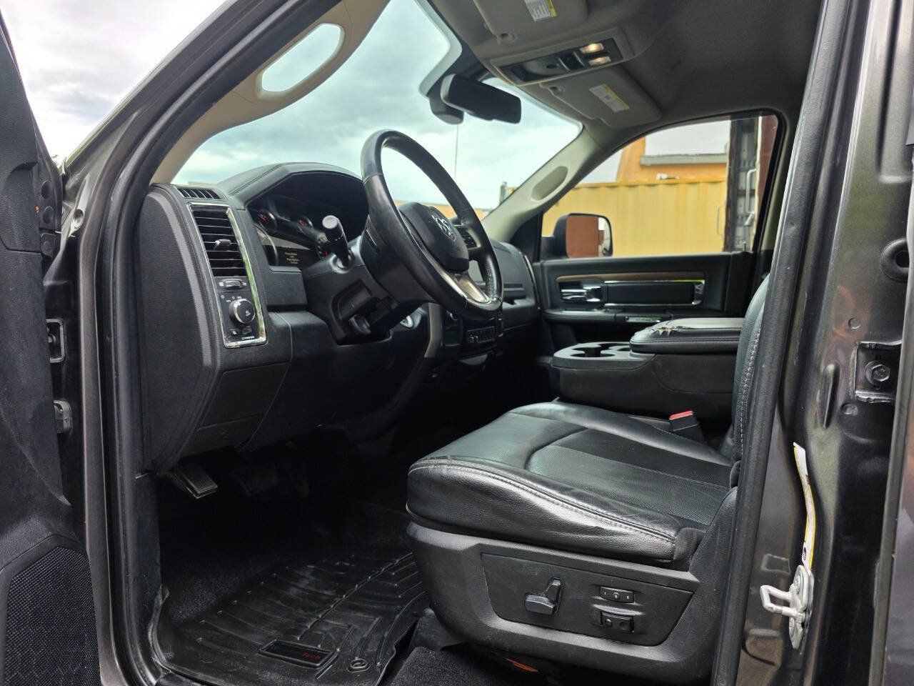 Used 2018 RAM 2500 Laramie w/ Sport Appearance Group AWD/4WD image 13