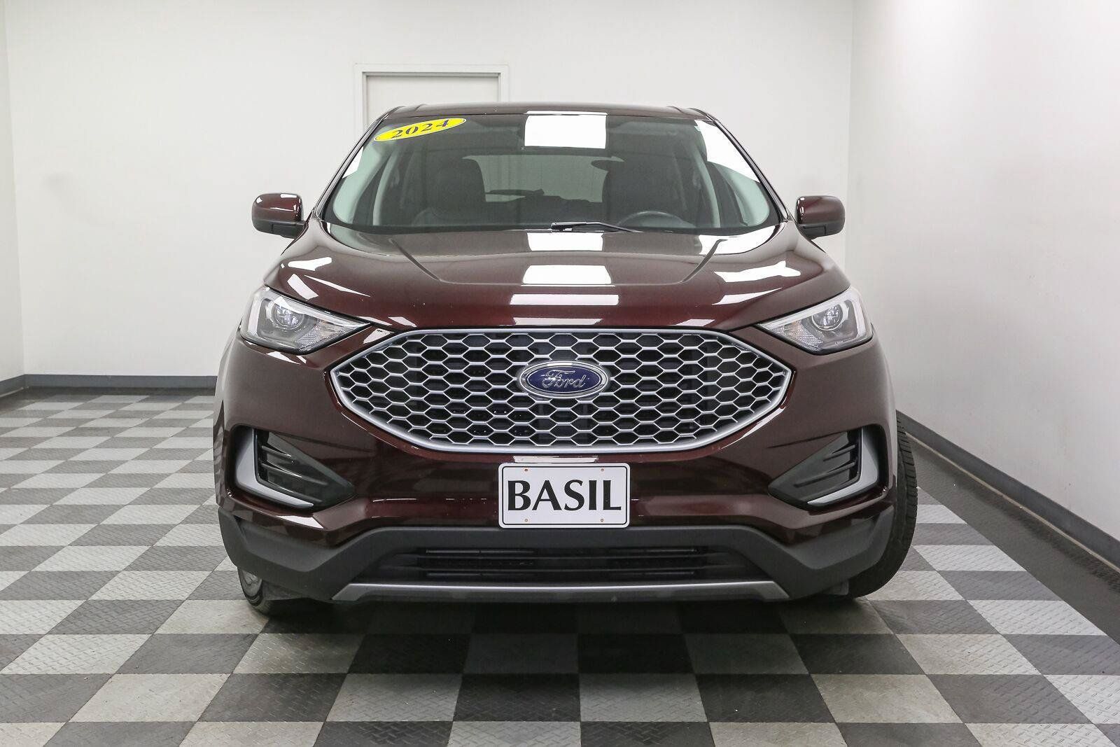Used 2024 Ford Edge SEL AWD/4WD image 3