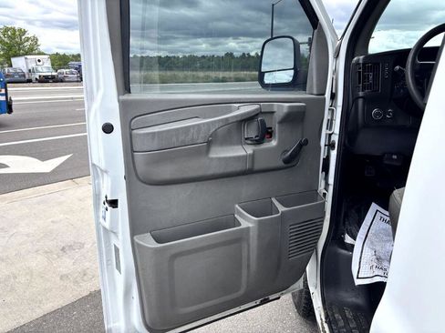 Used 2010 Chevrolet Express 2500 Extended image 15