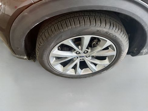 Used 2021 Ford Explorer Platinum w/ Equipment Group 601A AWD/4WD image 31