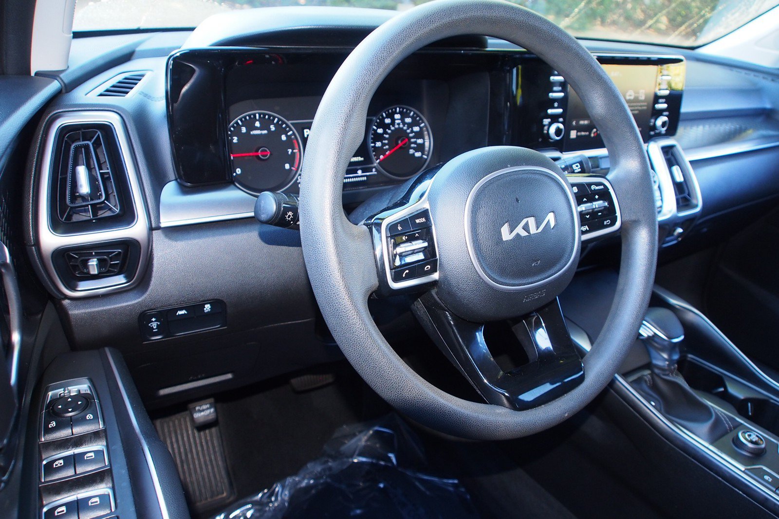 Used 2022 Kia Sorento LX FWD image 16