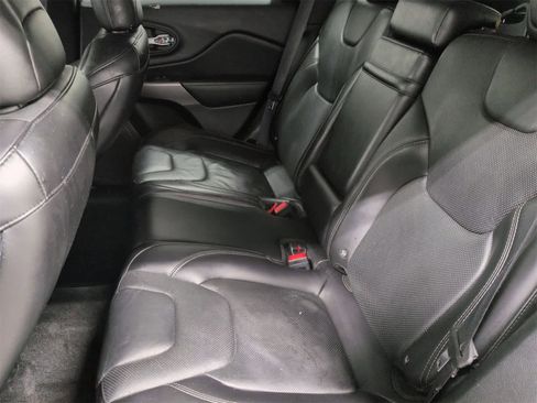 Used 2019 Jeep Cherokee Limited image 20