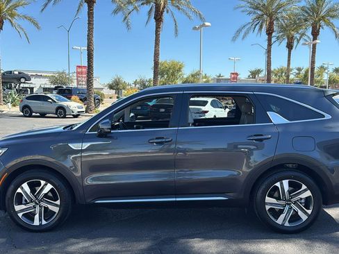 Used 2023 Kia Sorento EX image 4